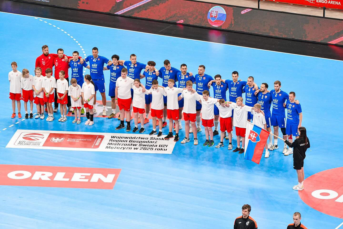 Slovenskí hádzanári pred zápasom v Poľsku. Zdroj: Slovak Handball Federation / FB