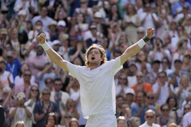 Wimbledon: Rubľov postúpil do štvrťfinále po päťsetovej bitke