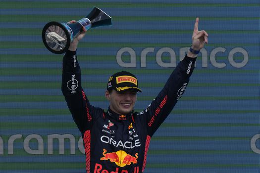 Veľká cena Veľkej Británie: Nezastaviteľný Verstappen dobyl Silverstone, McLaren na pódiu