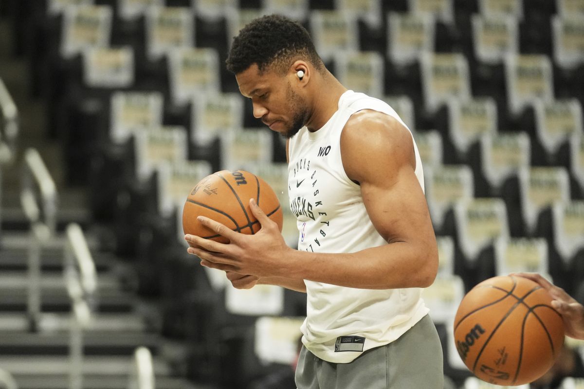 Hráči Milwaukee Bucks sa bez ich lídra trápia. Antetokounmpov návrat sa však už blíži