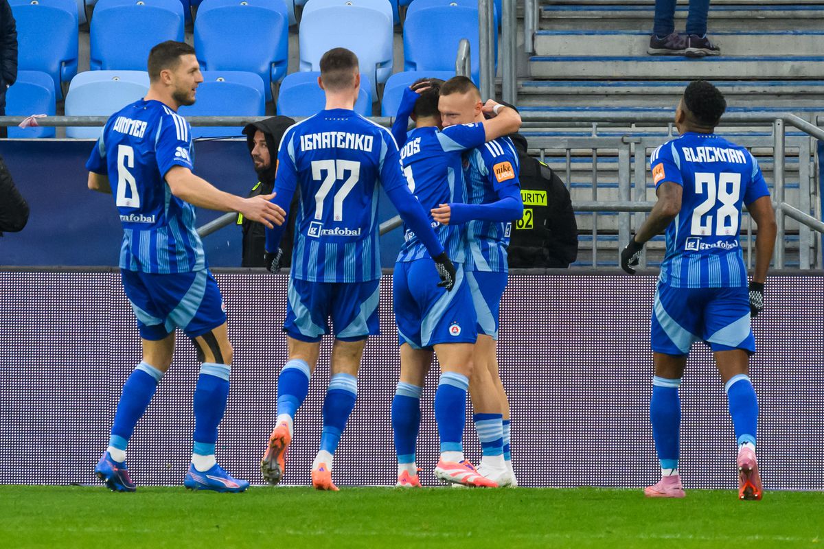 Totálne zúfalstvo na Tehelnom poli. Fanúšikovia protestovali, na víťazstvo stačil aj slabý výkon