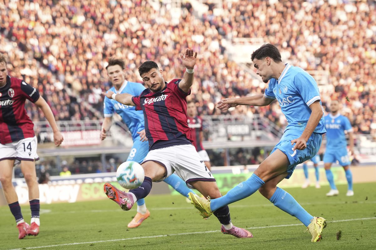 Neapol v zostave s Lobotkom tvrdo narazil. Po prehre prišiel o pozíciu lídra