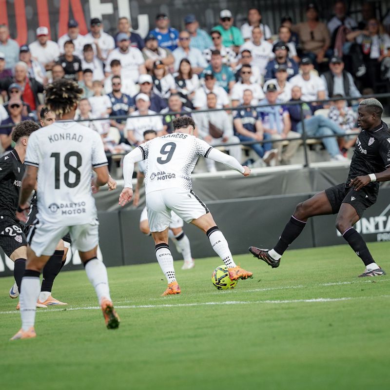 Obrovská tragédia v španielskej lige. Zápas najprv prerušili, ale napokon ho ani nedohrali