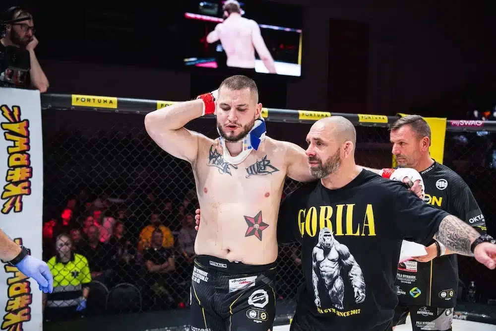 VIDEO Bohužiaľ pre Zdenka Polívku zápas dva mesiace po operácii krku na PML 17 nedopadol dobre