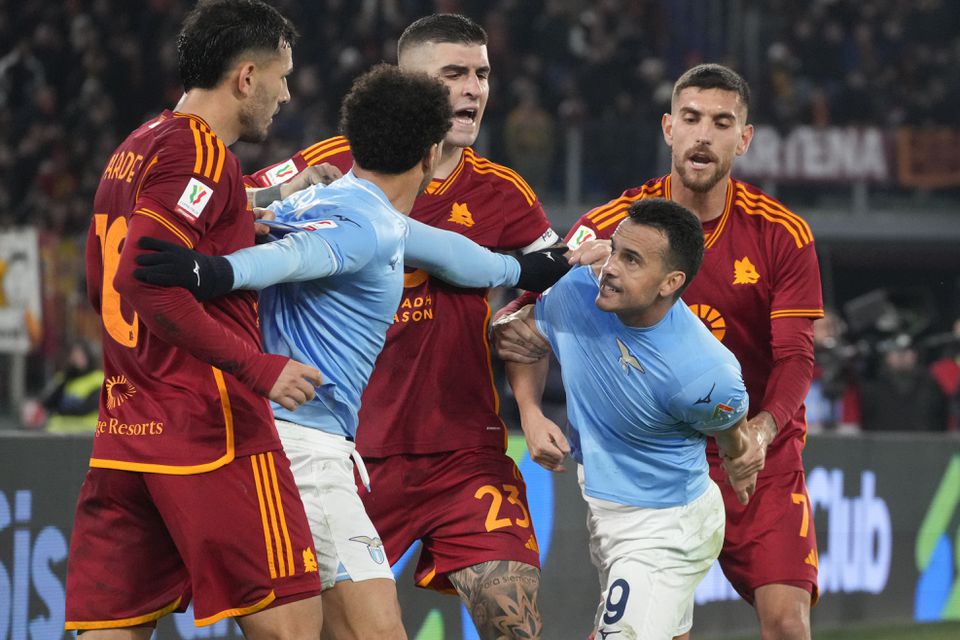 Coppa Italia: Vyhrotené derby v Ríme, Lazio postúpilo do semifinále. AC Miláno končí