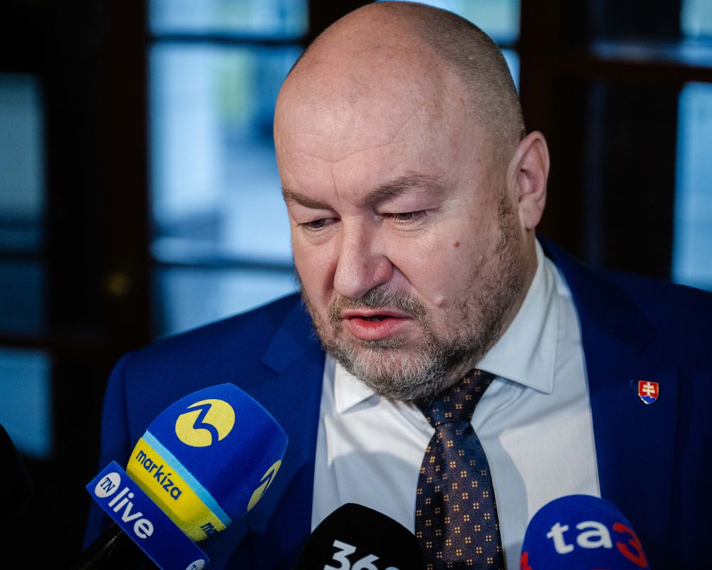 Minister športu Huliak mal autonehodu pri Očovej. Rezort informoval o detailoch incidentu