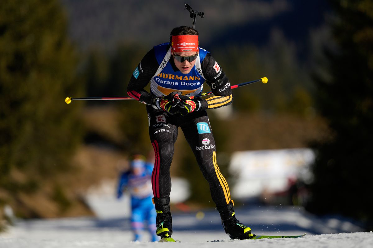 Svetový pohár: Nemecký biatlonista skončil dnešnú stíhačku predčasne