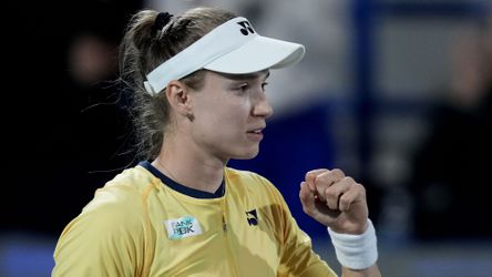 WTA Abu Zabí: Rybakinová pohodlne dokráčala k siedmemu titulu, vo finále zdolala Kasatkinovú