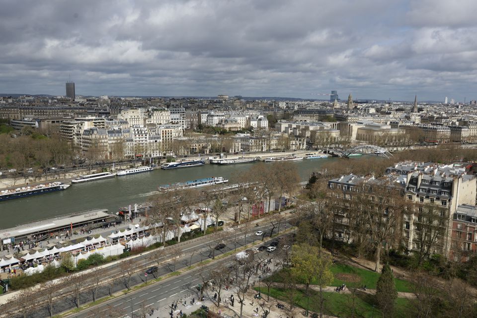 Triatlon na olympiáde v Paríži v ohrození. Seina je plná splaškov