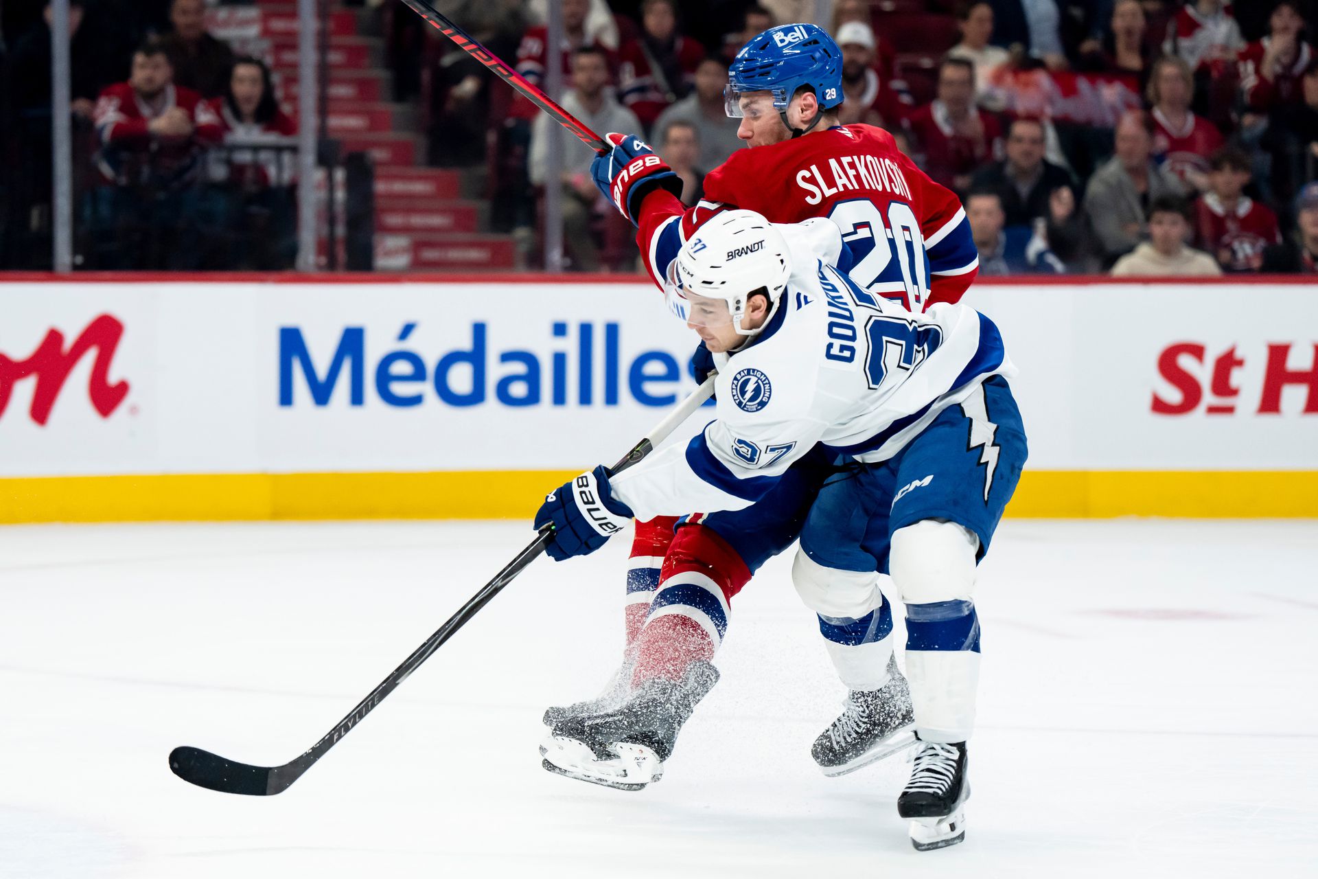 Juraj Slafkovský strieľa svoj 30. gól v aktuálnej sezóne NHL. Zdroj: SITA/AP