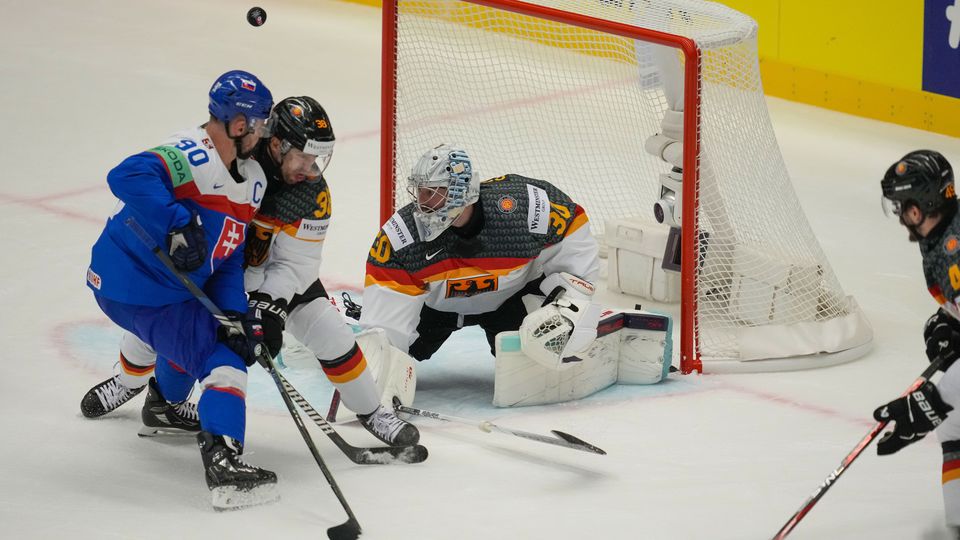 La malédiction allemande n’a pas de fin.  Le match d'ouverture du Championnat du monde de hockey n'a apporté aucun point aux Slovaques