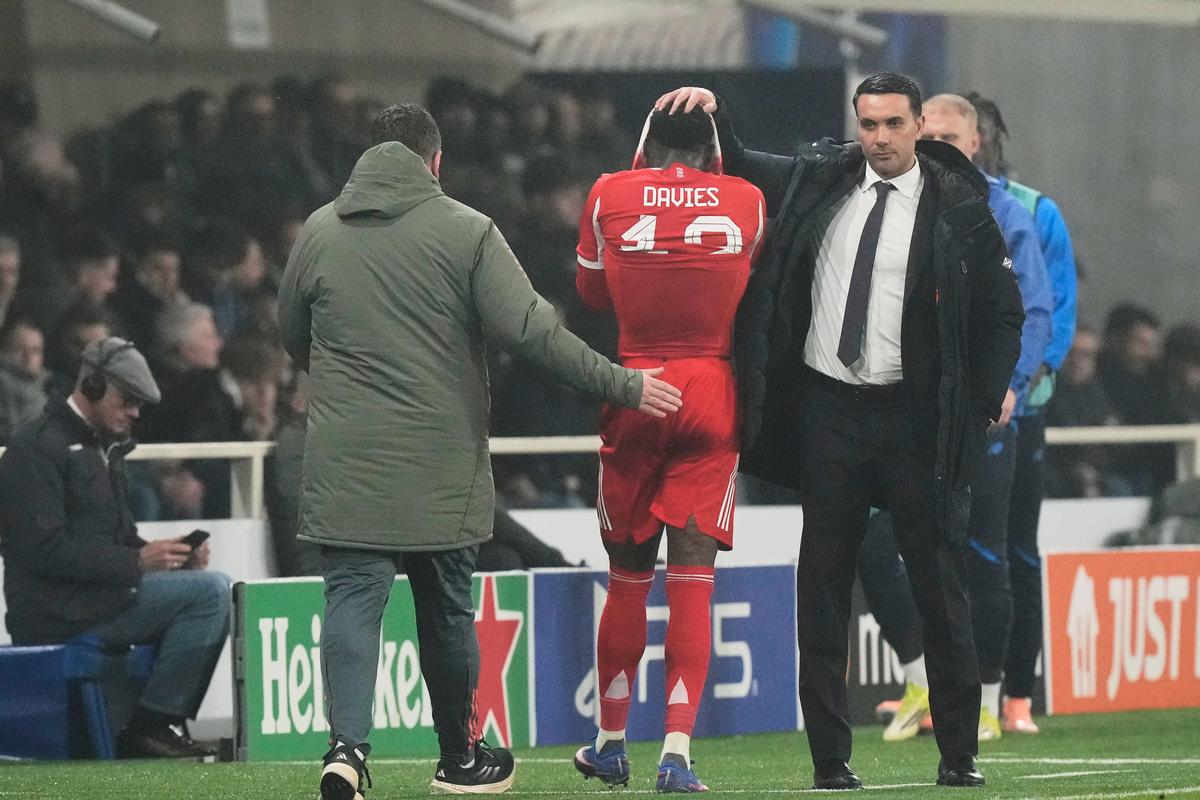 Stal sa z neho muž zo skla. Najväčšia hviezda Kanady môže prísť o MS, v Bayerne už hľadajú náhradu