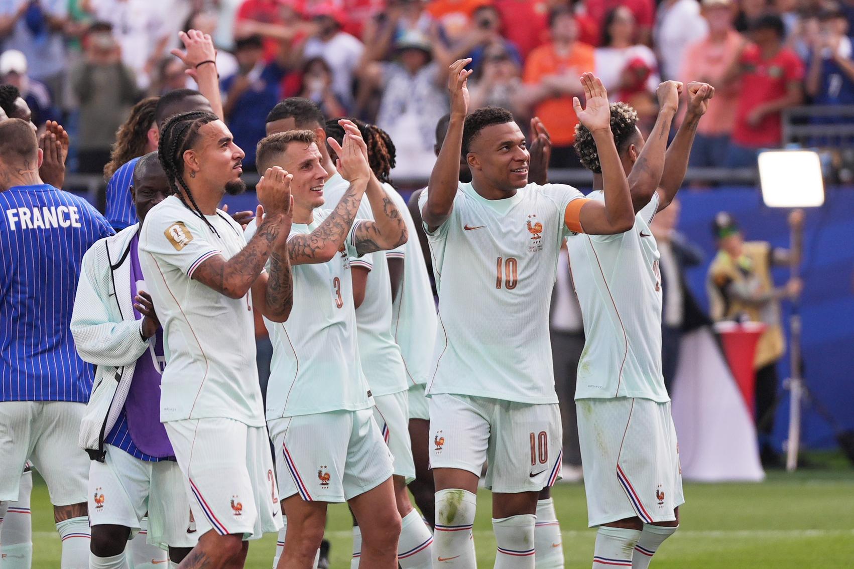 Futbalisti Francúzska sa tešia z postupu do semifinále na MS vo futbale 2026. Zdroj: SITA/AP