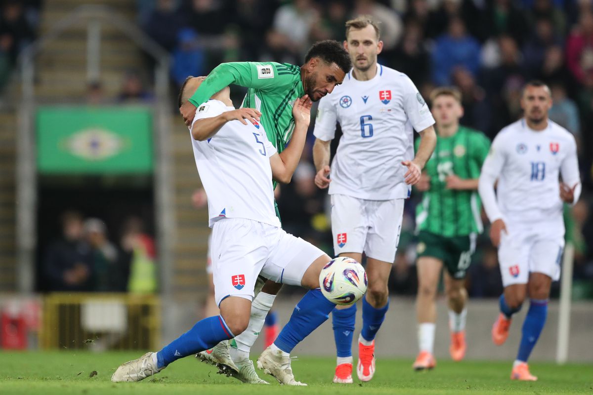 Veľké problémy pre Severné Írsko pred kľúčovým zápasom na Slovensku. Chýbajú dôležití hráči