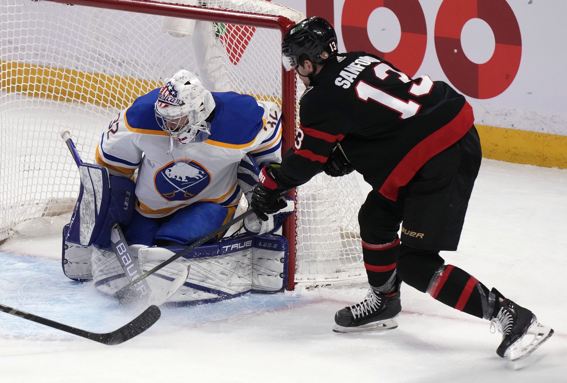 Michael Houser v drese Buffala Sabres. Zdroj: SITA/AP