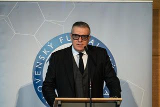 Hrozil mu odobratím akreditácie. SFZ oficiálne reaguje na kritiku Rudolfa Huliaka