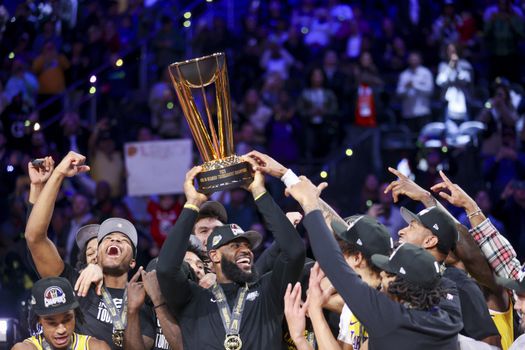 Pohár NBA: Lakers s dominantným výkonom triumfovali vo finále. Anthony Davis predviedol veľkolepú šou