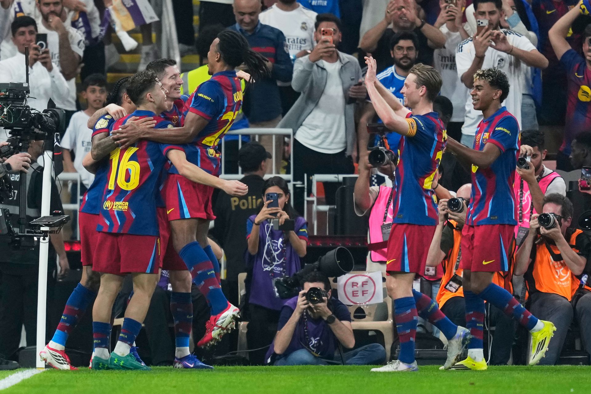 FC Barcelona - Real Madrid / Superpohár. Zdroj: SITA/AP