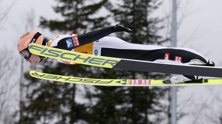 Skoky na lyžiach: Stefan Kraft triumfoval v mekke severského lyžovania, upevnil si pozíciu celkového lídra