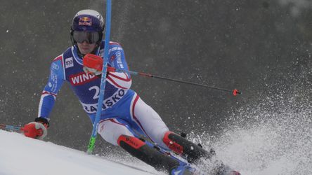 Slalom mužov v Bansku bol zrušený. Silný dážď a vietor nedovolili lyžiarom pokračovať ďalej