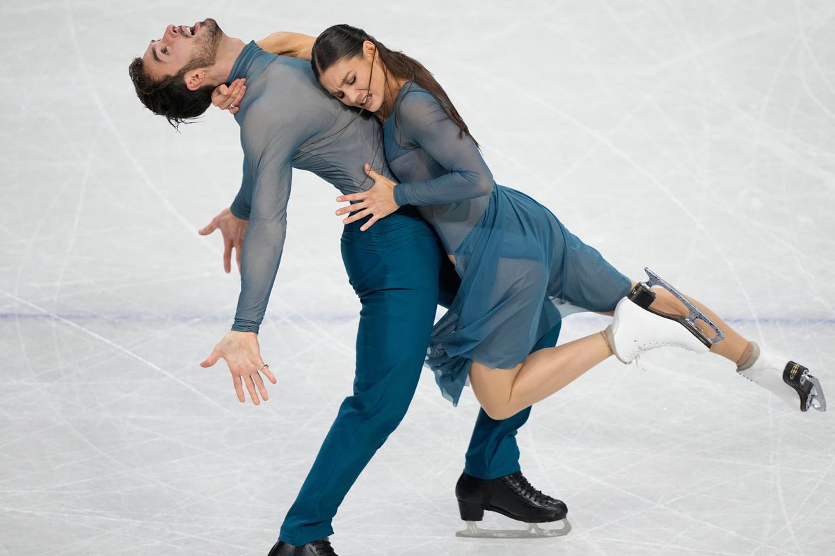 Krasokorčuľovanie: Francúzsko získalo zlaté medaily v súťaži tanečných párov