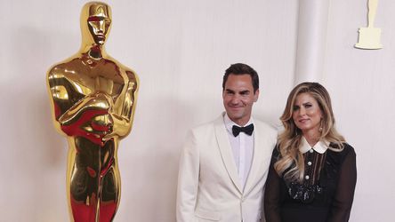 Ostro sledovaný pár na Oscaroch. Roger Federer s Mirkou zažiarili na červenom koberci