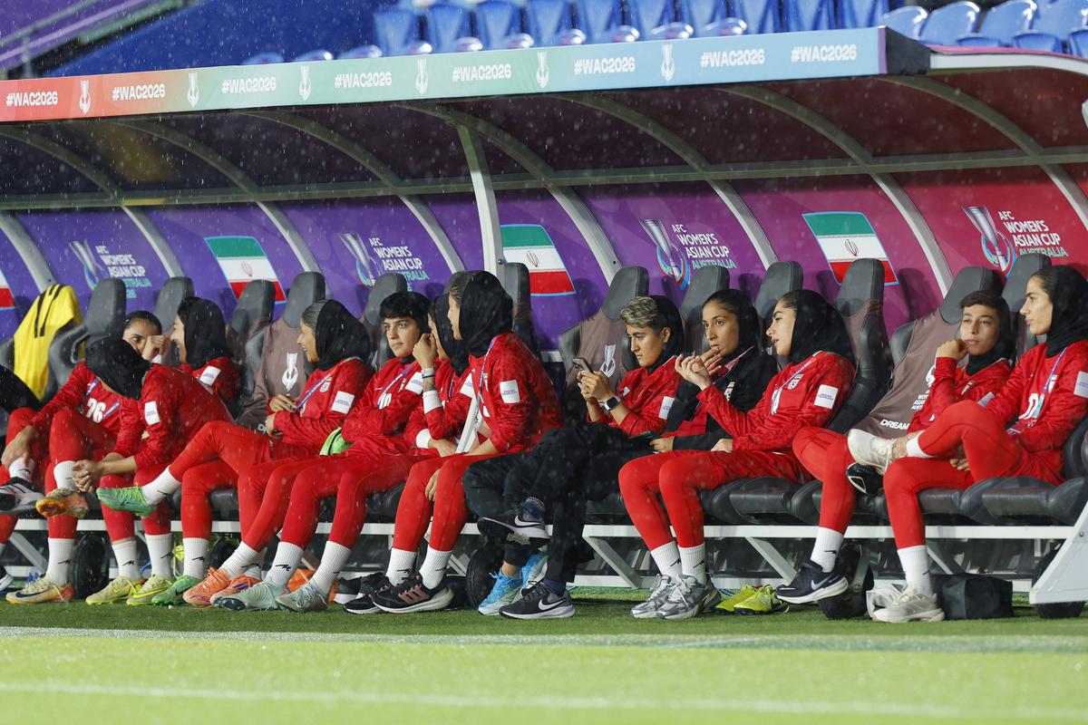 Iránske futbalistky, ktoré získali azyl, museli evakuovať. Jedna z hráčok prezradila ich polohu