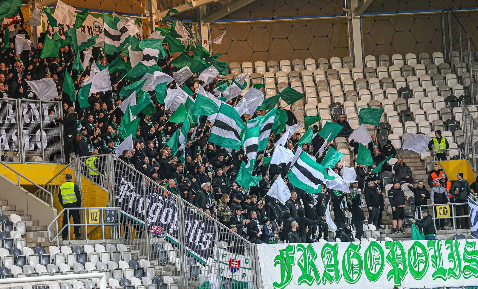 Fanúšikovia Tatrana Prešov. Zdroj:: Ultras 1898 / FB