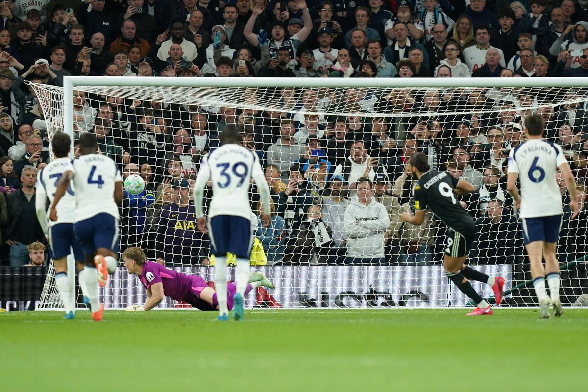 Tottenhamu naďalej vážne hrozí zostup. Spurs doma nezvládli zdolať ani Leeds United