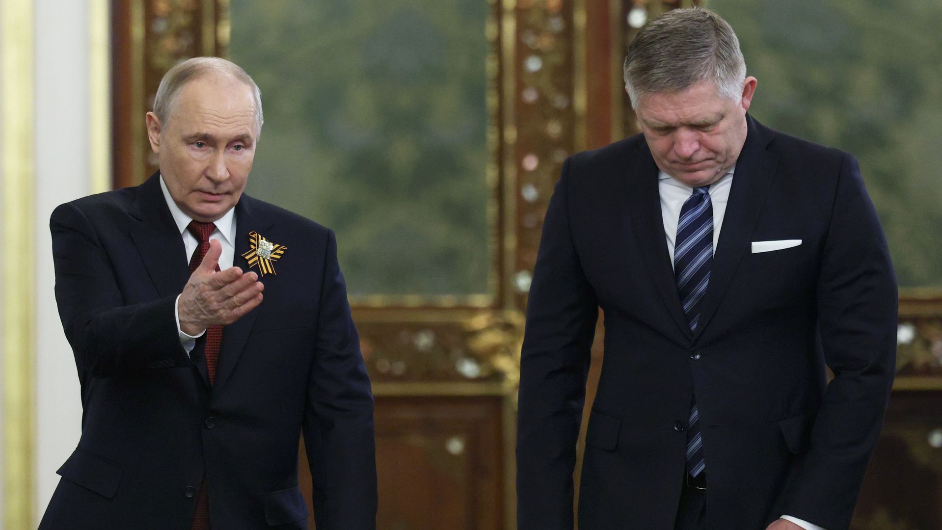 Vladimir Putin a Robert Fico. Zdroj: SITA/AP