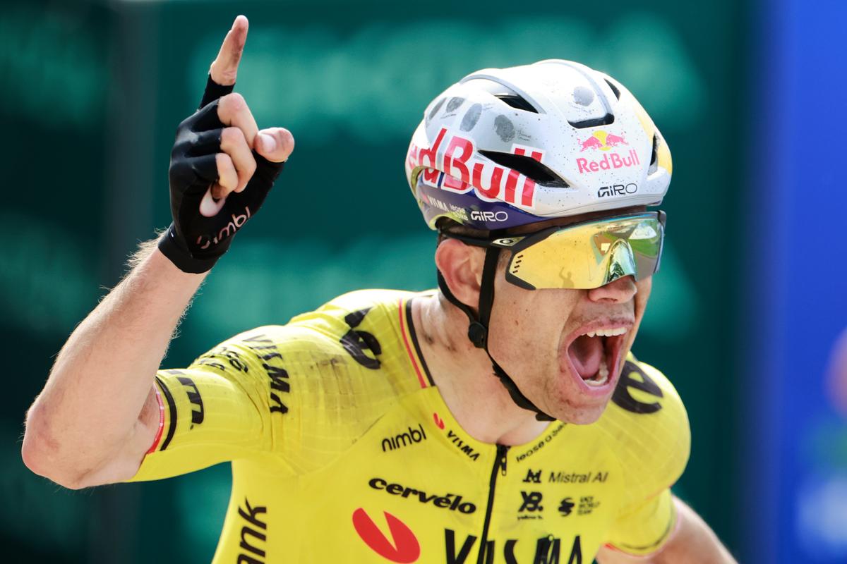 Vuelta: Fantázia! Van Aert ukázal silu v záverečnom šprinte, celkovým lídrom zostal miláčik tribún