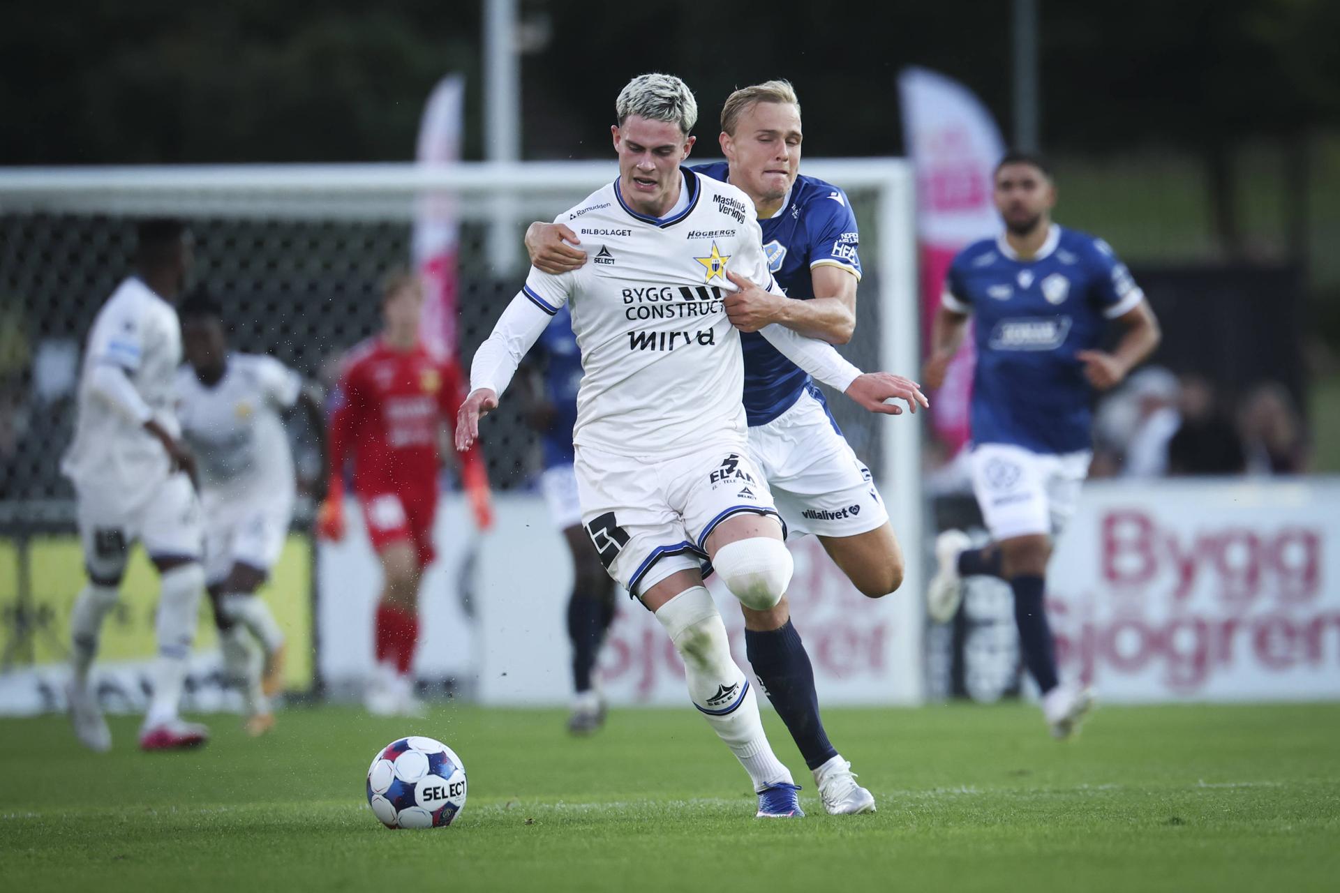 Robbie Ure (v bielom drese). Zdroj: IMAGO
