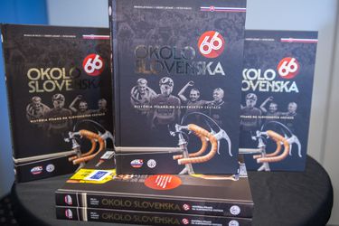 Slovenské cyklistické osobnosti pokrstili knihu Okolo Slovenska 66