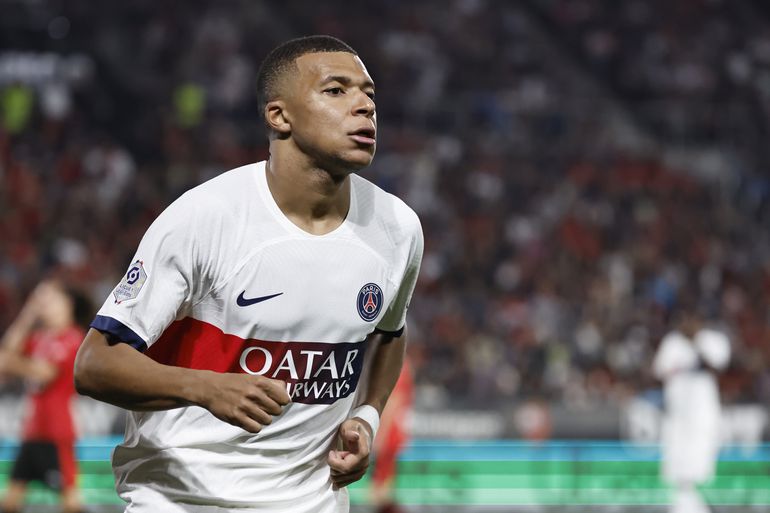 Dans les coulisses du déclin de Kylian Mbappé : Il est le roi de la nuit, le leader des partis.  C'est étrange comme ça change