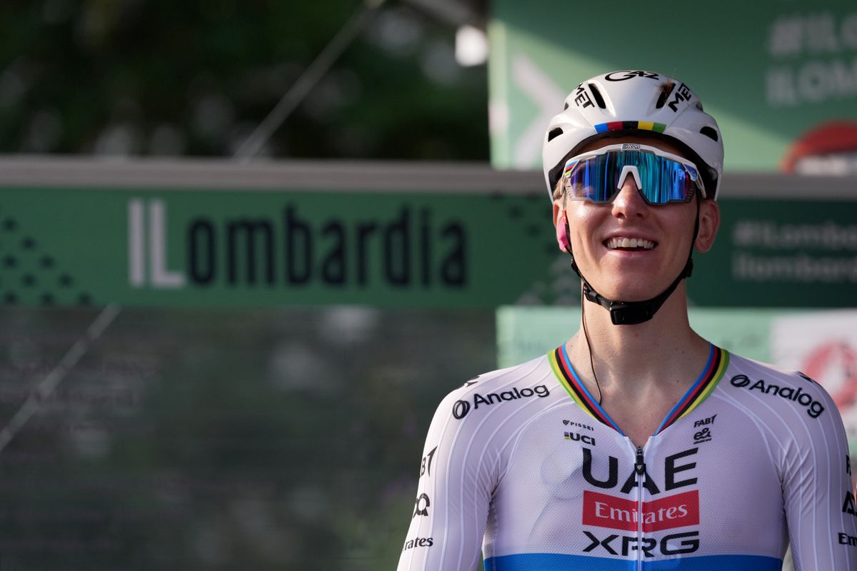 Tadej Pogačar nie je obyčajný smrteľník. Arabi mu na počesť vyrobili zlatú sochu