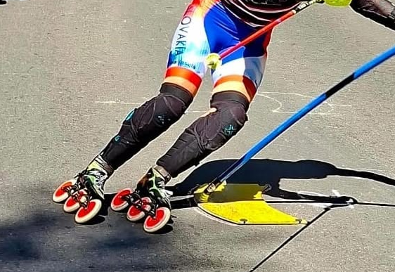 Obrovský slalom, inline alpin. Zdroj: slovakskate.sk