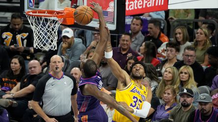 Philadelphia zaznamenala siedmy triumf za sebou, Lakers víťazne