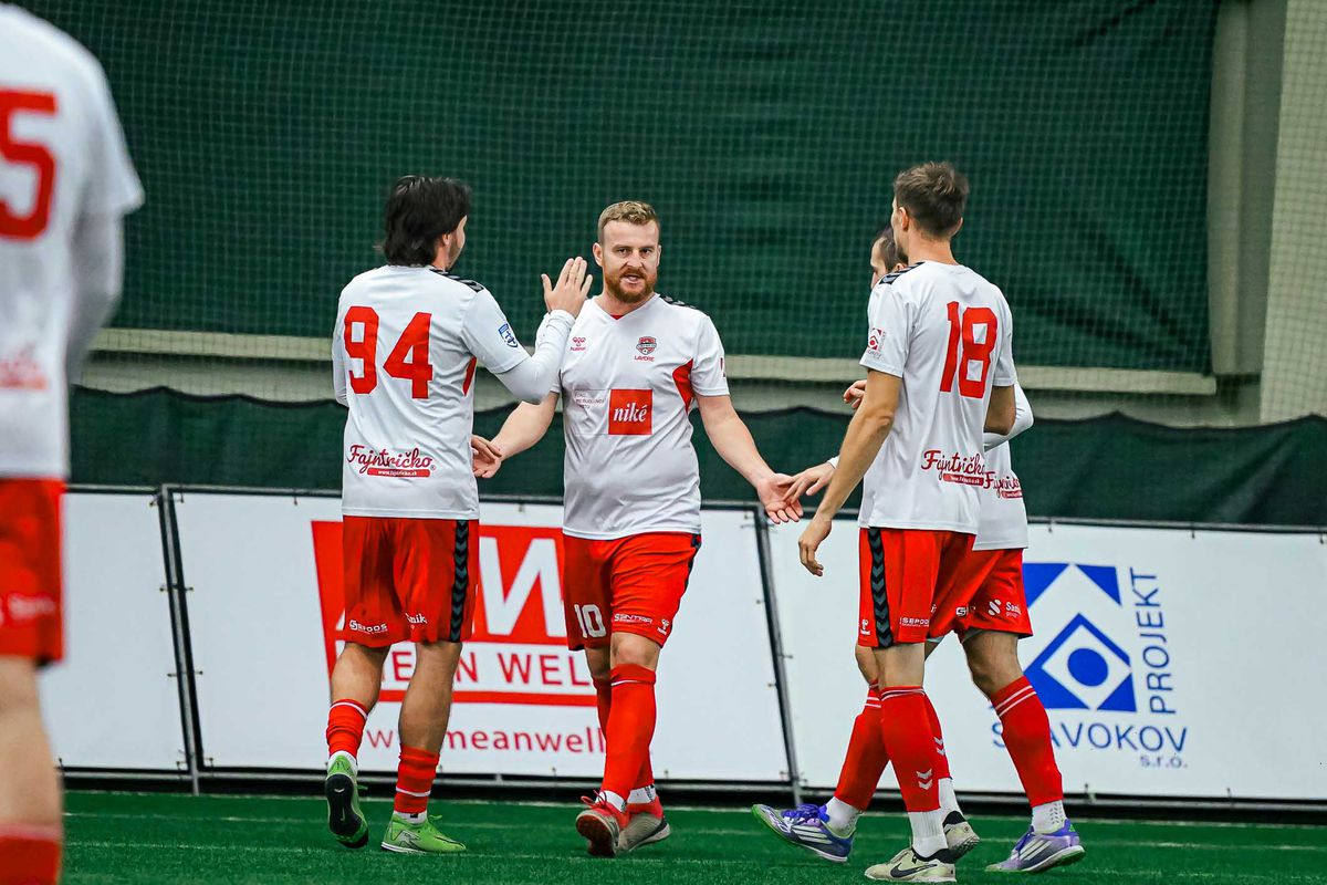 Finále si zahrajú MFC Lavore Trenčín a AK Real Coholics Bratislava