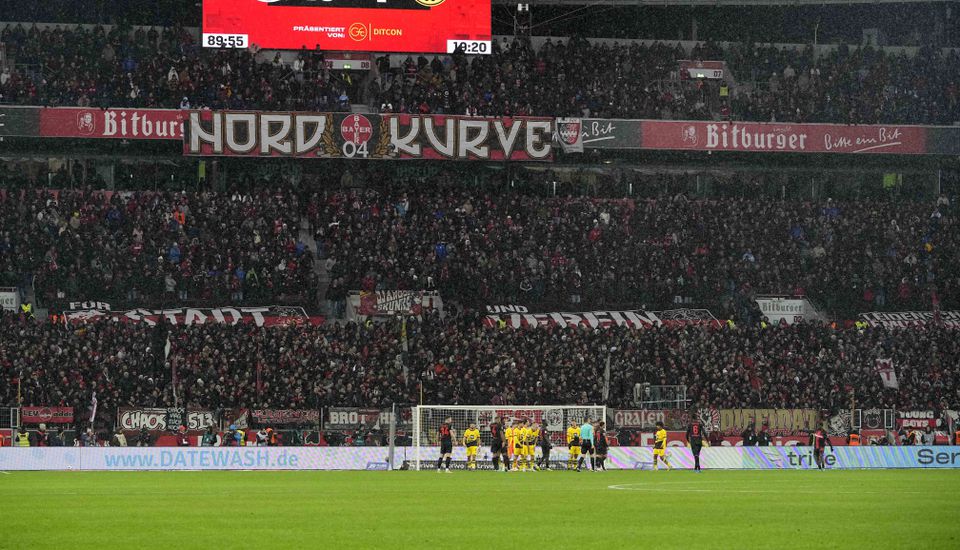 Niekoľkomesačné protesty fanúšikov vyšli nazmar. Kluby Bundesligy rozhodli o predaji TV práv