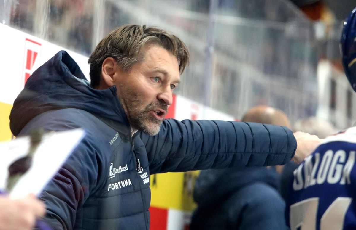 Najskôr Česko, potom prosenie na Slovensku. Ako extraligové kluby skomplikovali Országhovi prácu?