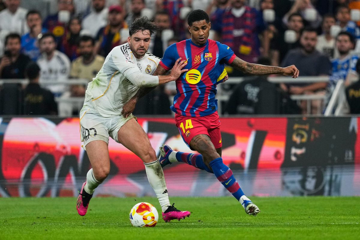 V Manchestri bol na odpis, v Španielsku už dvíha trofeje. Barcelona s ním má jasný plán