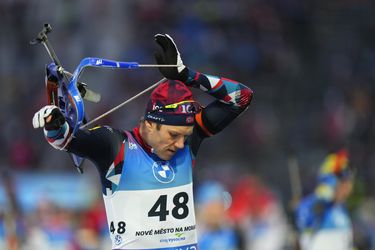 Nórsky biatlonista sa z medaily vôbec netešil. Celý ceremoniál preplakal