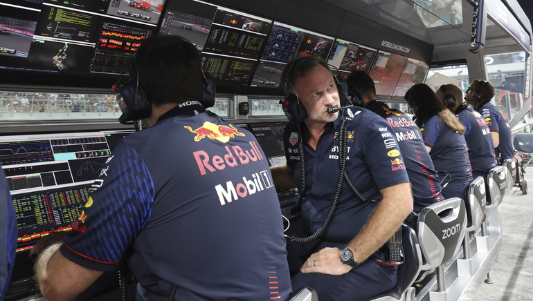 Obvinený šéf tímu Red Bull sa objavil na verejnosti. Všetko popiera, verí mu aj Verstappen