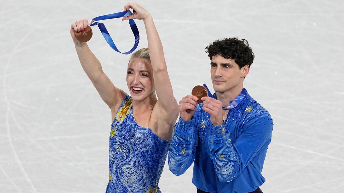 Dráma s kostýmom. Krasokorčuliarka duchaprítomným zákrokom zachránila medailové šance