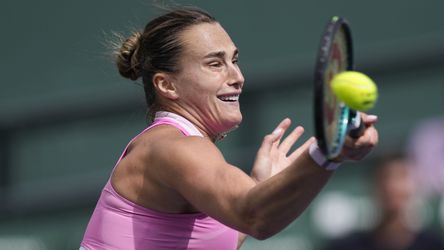 WTA Indian Wells: Turnajová dvojka pokračuje do osemfinále