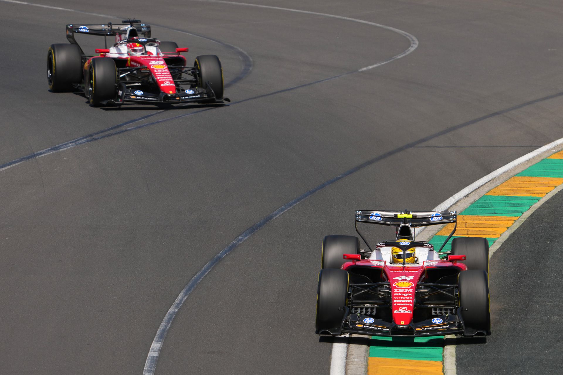 Lewis Hamilton a Charles Leclerc. Zdroj: SITA/AP