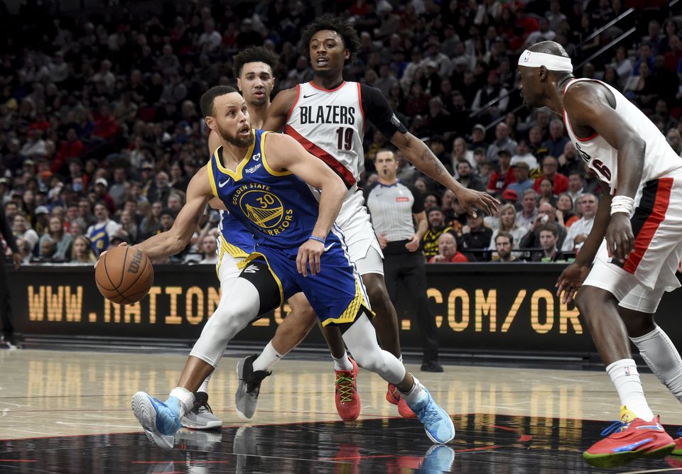 NBA: Curry prispel k dôležitému víťazstvu Warriors. Detroit utrpel 67. prehru v sezóne