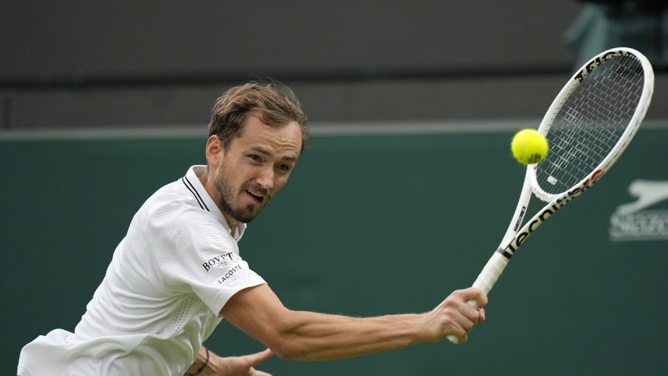 Wimbledon: Daniil Medvedev a Carlos Alcaraz prvýkrát zabojujú o finále