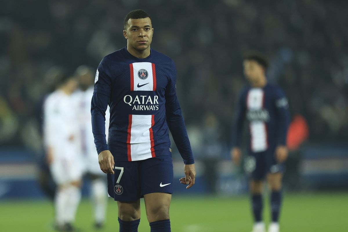 Critique impitoyable de Kylian Mbappé : il est temps pour lui de partir.  Il n’est pas un chef