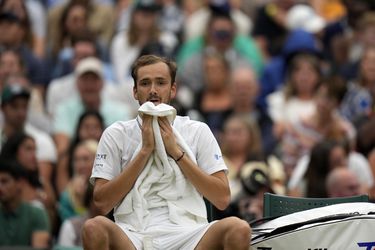 Wimbledon: Medvedev sa poriadne zapotil: Nevyhral som veľa päťsetových zápasov